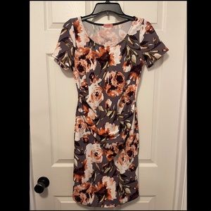 MATERNITY ALERT! 💗💙 Floral maternity dress